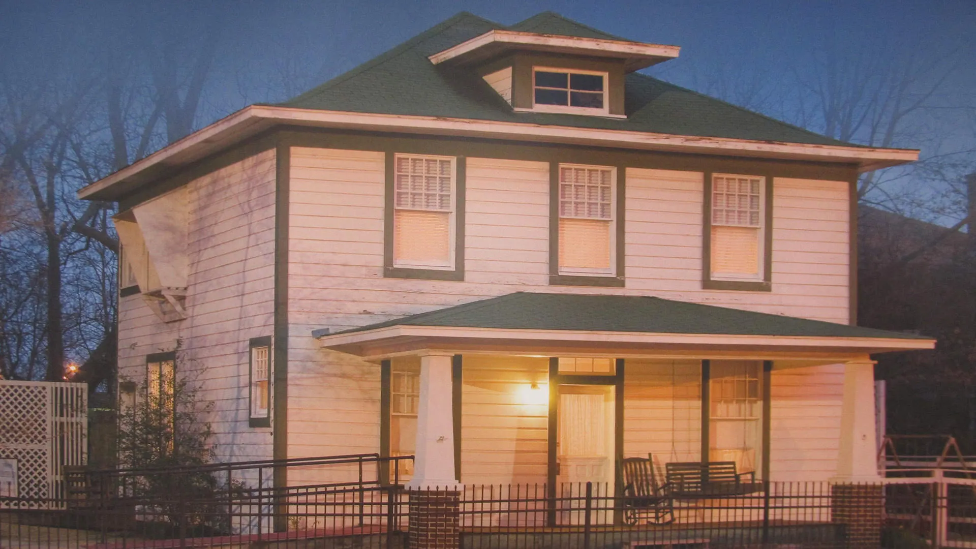Childhood home of President Clinton is a two story white clapboard house with green trim