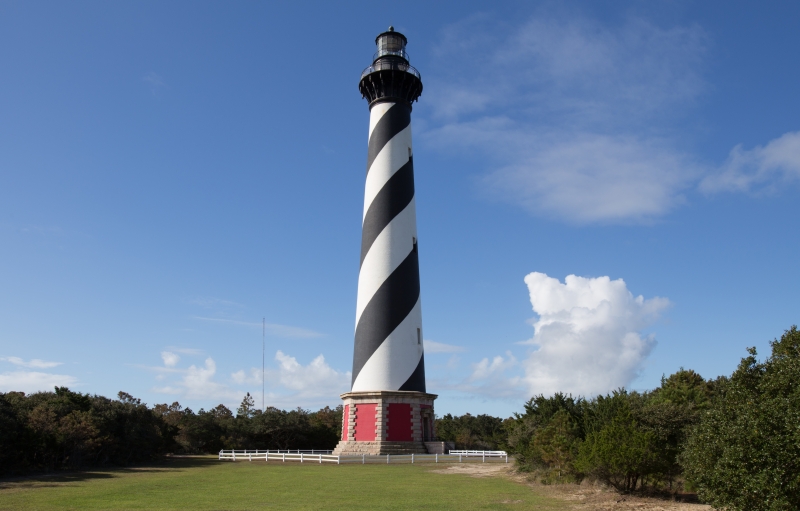 Thick black and white diagonal stripes on the lighthouse at Cape Hatteras National Seashore