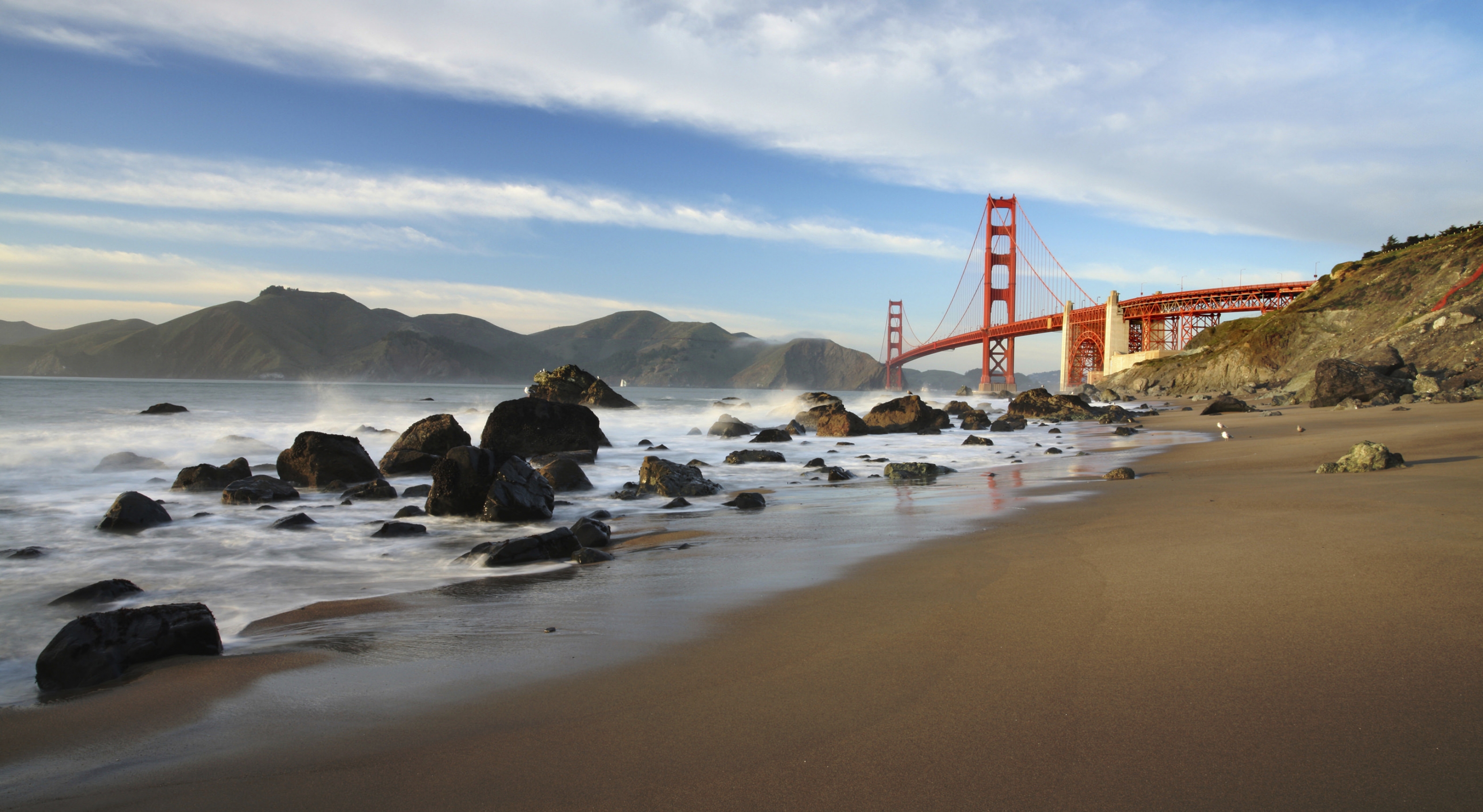 A view of the Golden Gate Bridge from the Marin Beach.