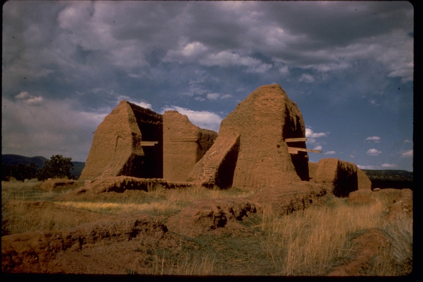 Pecos National HIstorical Park antigua estructura de ruina de ladrillo